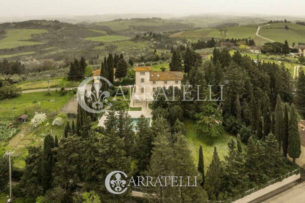 Esclusiva villa panoramica con piscina nel Chianti