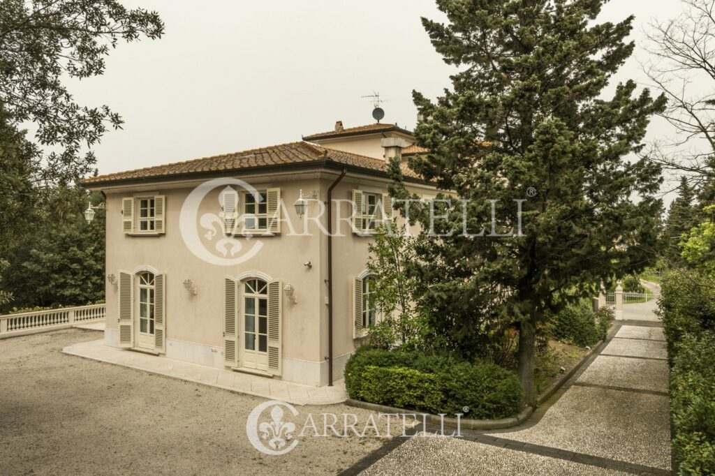 Esclusiva villa panoramica con piscina nel Chianti