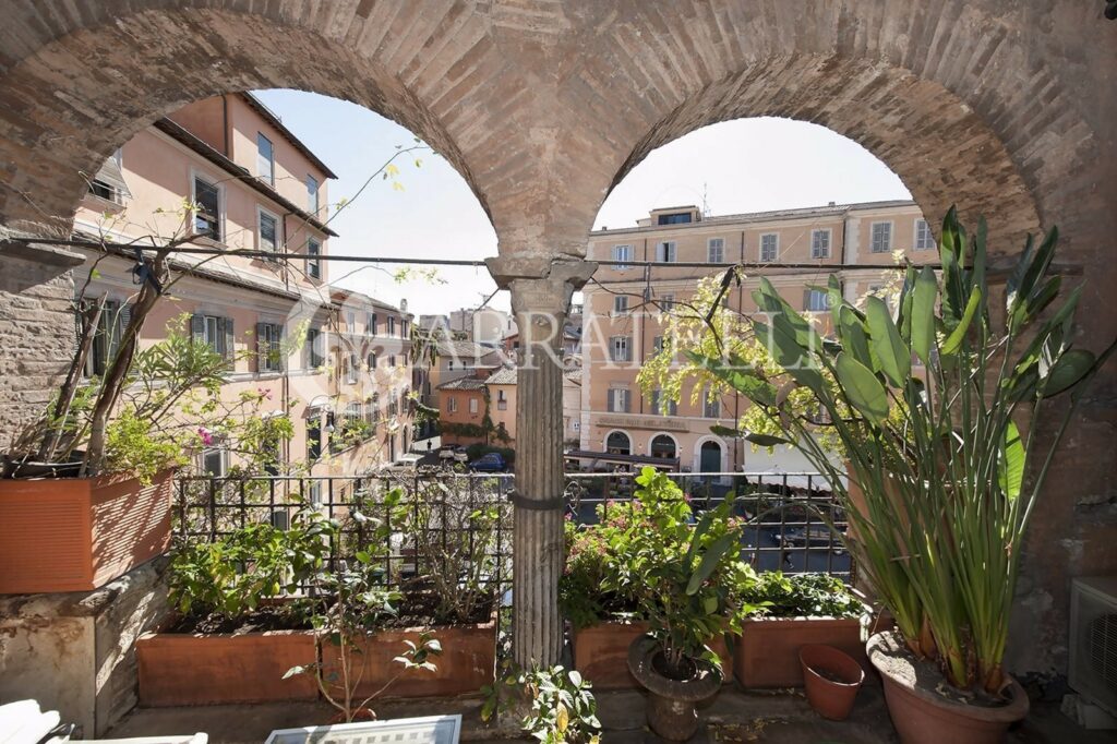 Prestigious and Historic Palace in Trastevere, Rome