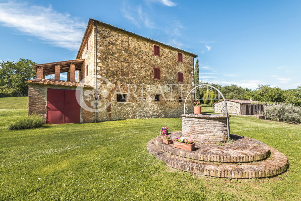 190 ettari in Maremma Toscana con casali in pietra