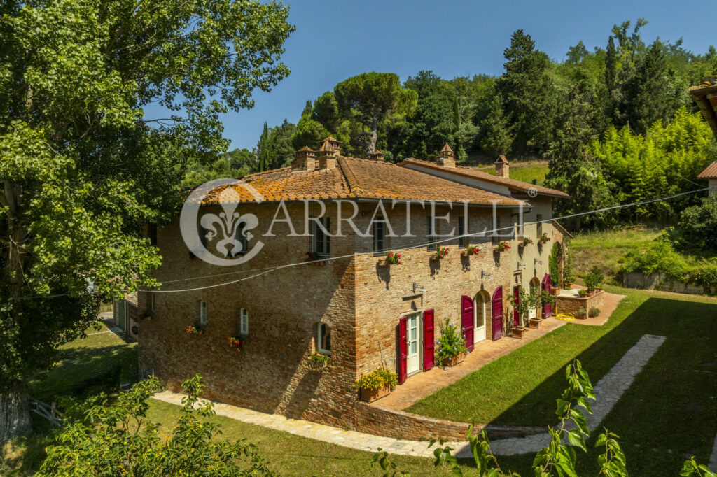 Fine winery with receptive accommodation in Pisa