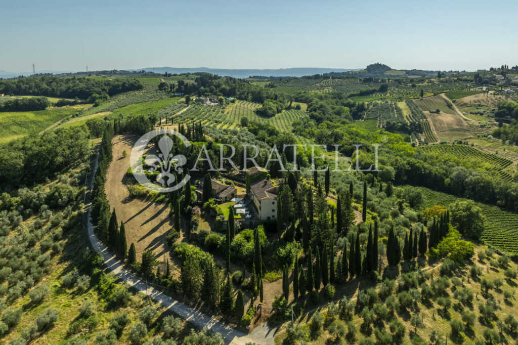 Lussuosa villa con giardino, piscina e terreno nel Chianti