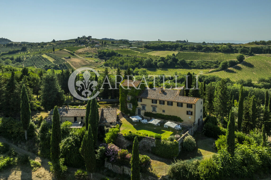 Lussuosa villa con giardino, piscina e terreno nel Chianti