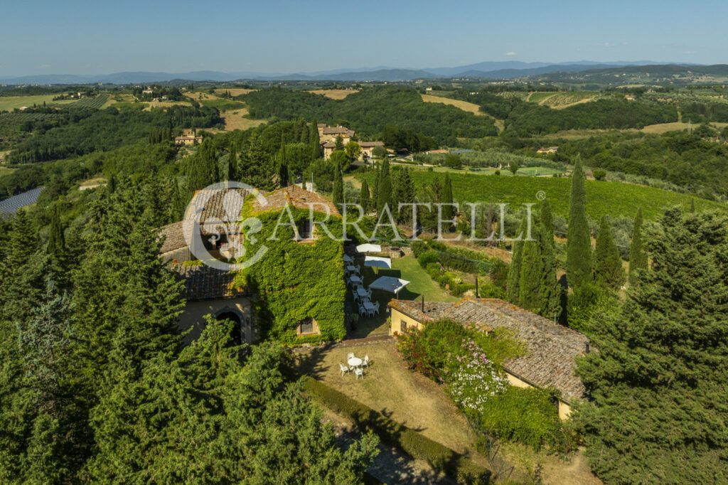 Lussuosa villa con giardino, piscina e terreno nel Chianti