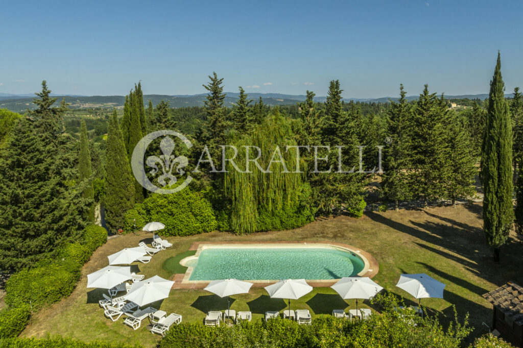 Lussuosa villa con giardino, piscina e terreno nel Chianti