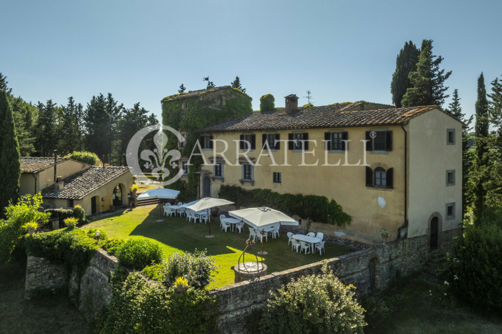 Lussuosa villa con giardino, piscina e terreno nel Chianti