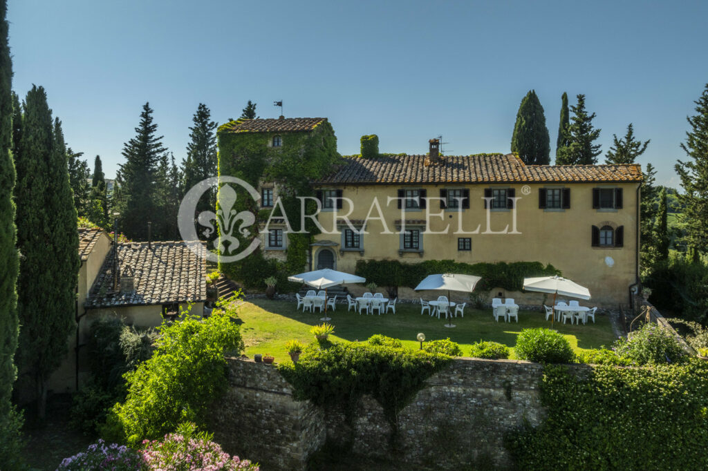 Lussuosa villa con giardino, piscina e terreno nel Chianti