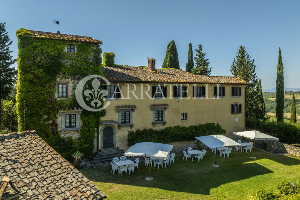 Lussuosa villa con giardino, piscina e terreno nel Chianti