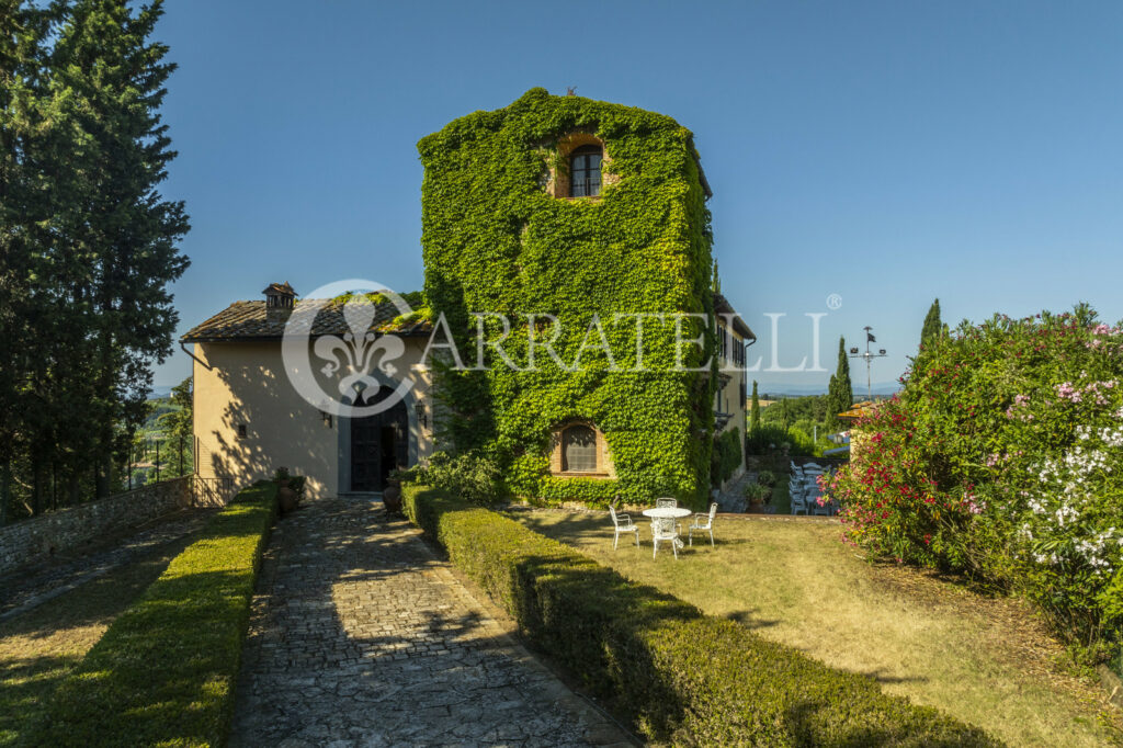 Lussuosa villa con giardino, piscina e terreno nel Chianti