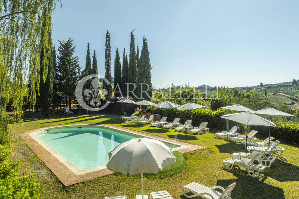 Lussuosa villa con giardino, piscina e terreno nel Chianti