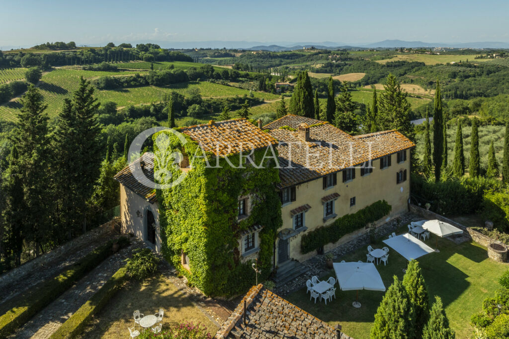 Lussuosa villa con giardino, piscina e terreno nel Chianti