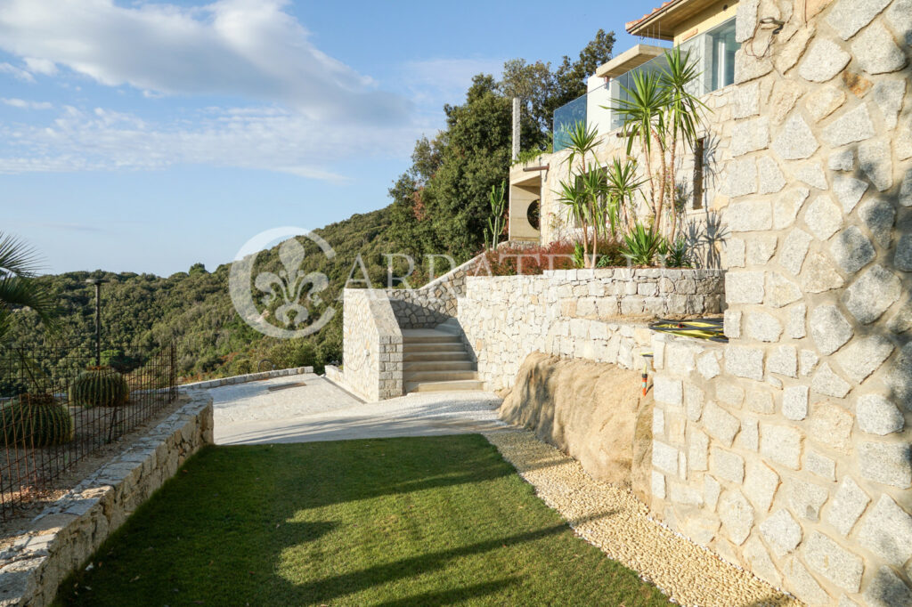 Isola D’Elba villa nuova costruzione con piscina