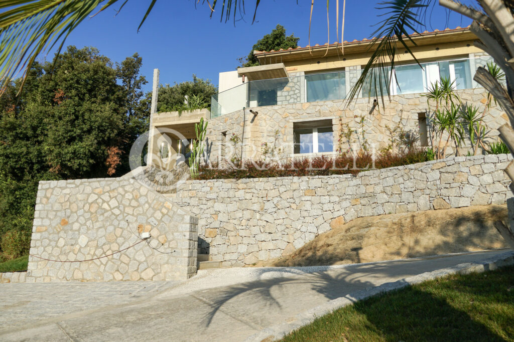 Isola D’Elba villa nuova costruzione con piscina