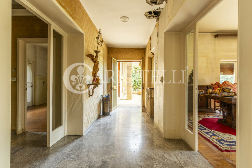 Exclusive villa to be renovated in Florence