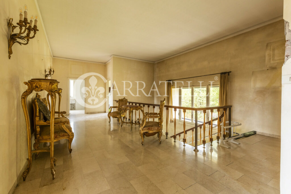 Exclusive villa to be renovated in Florence