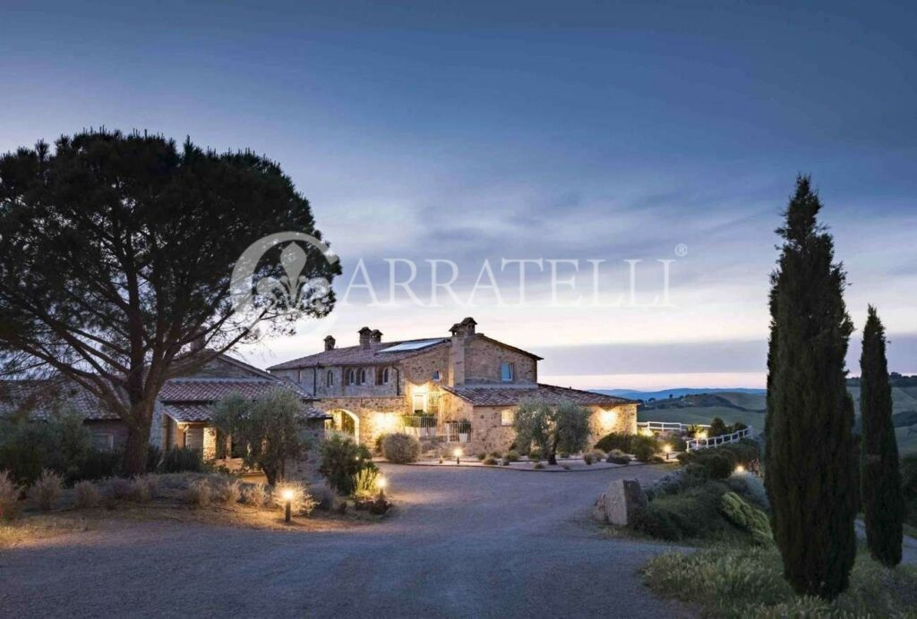 Cinigiano magnificent mansion with pool and land