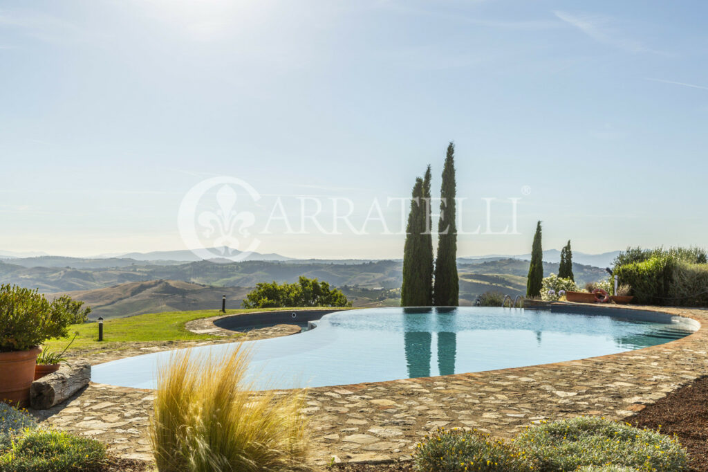 Cinigiano magnificent mansion with pool and land