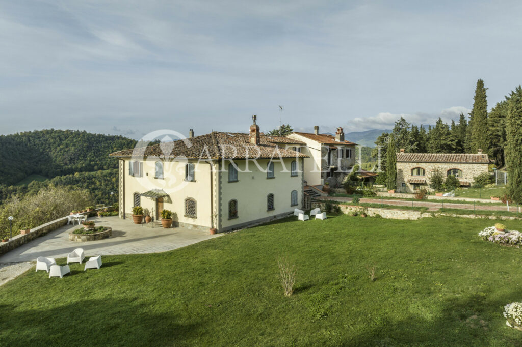 Winery – accommodation near Florence