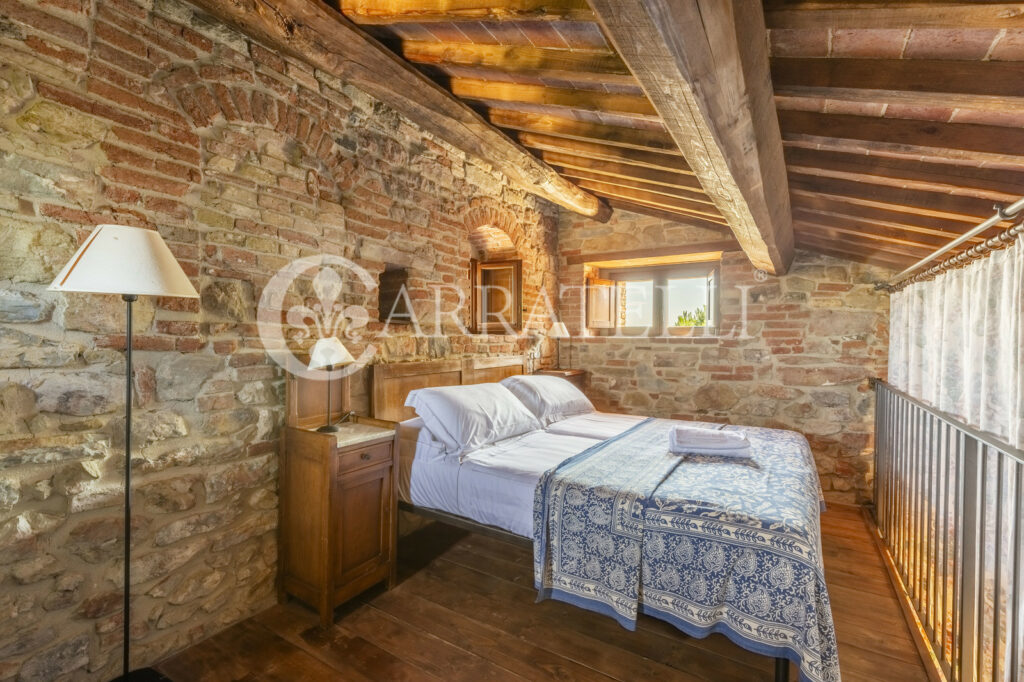 Marsciano, borgo con castello, piscine e terreno