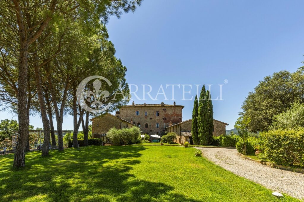 Marsciano, hamlet with castle, pools and land