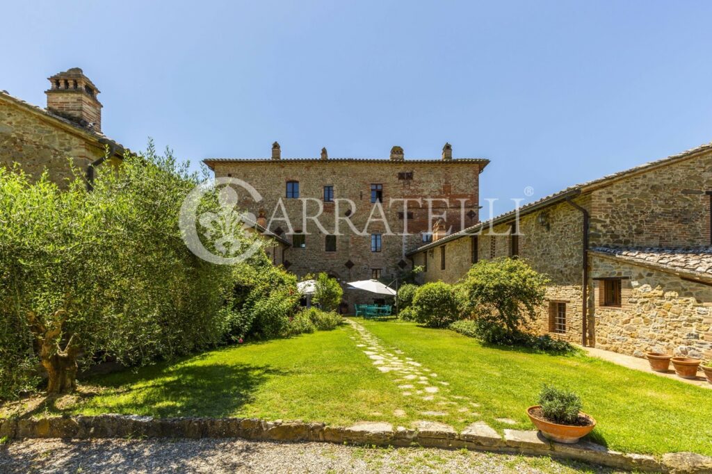 Marsciano, hamlet with castle, pools and land