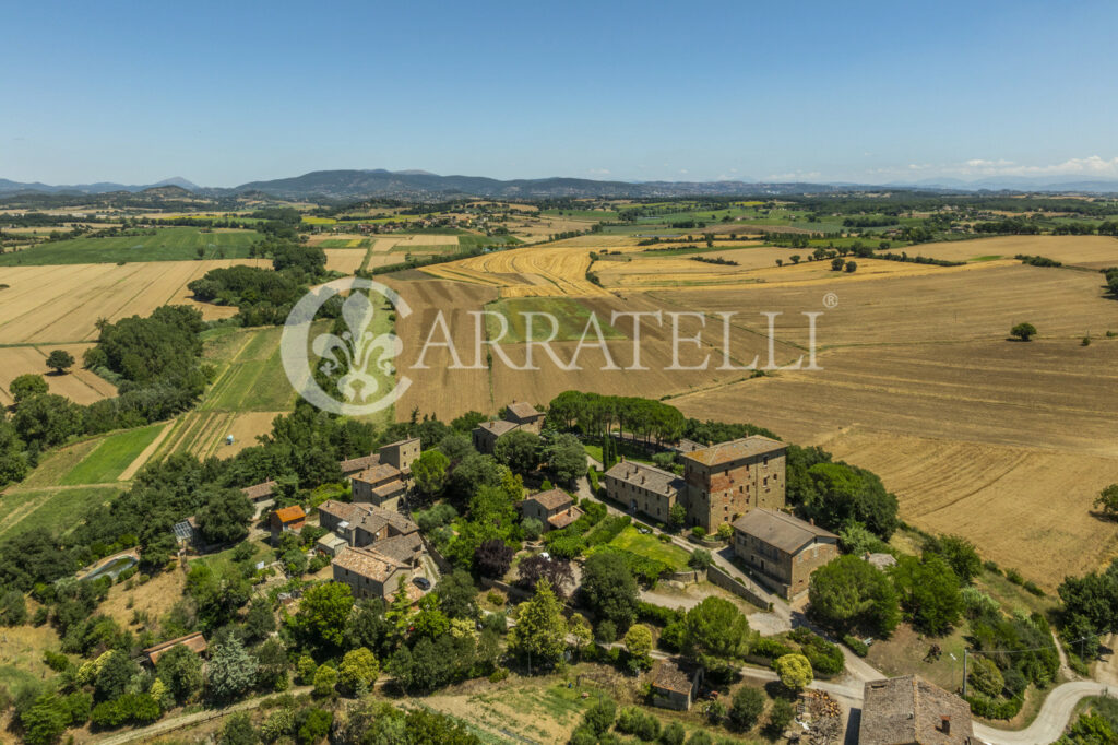 Marsciano, hamlet with castle, pools and land