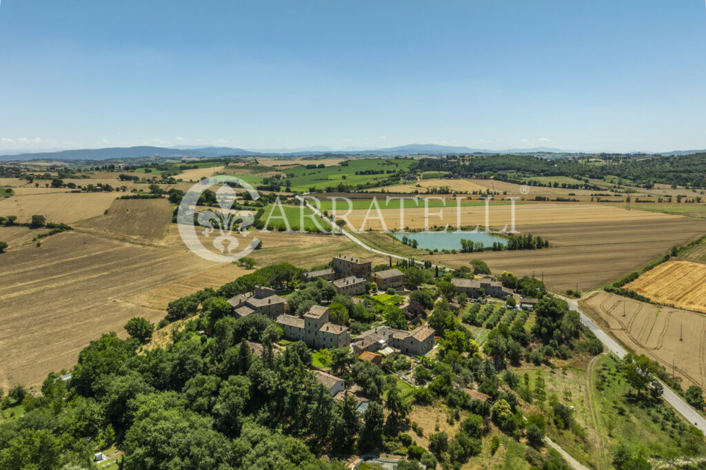 Marsciano, hamlet with castle, pools and land