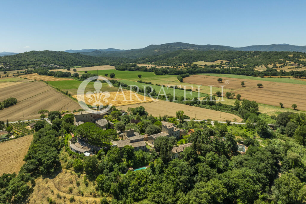 Marsciano, hamlet with castle, pools and land