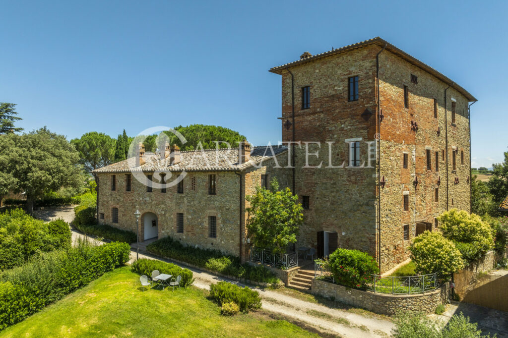 Marsciano, hamlet with castle, pools and land