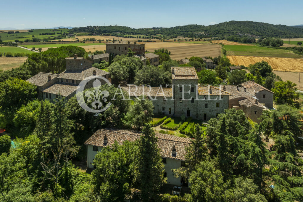 Marsciano, hamlet with castle, pools and land