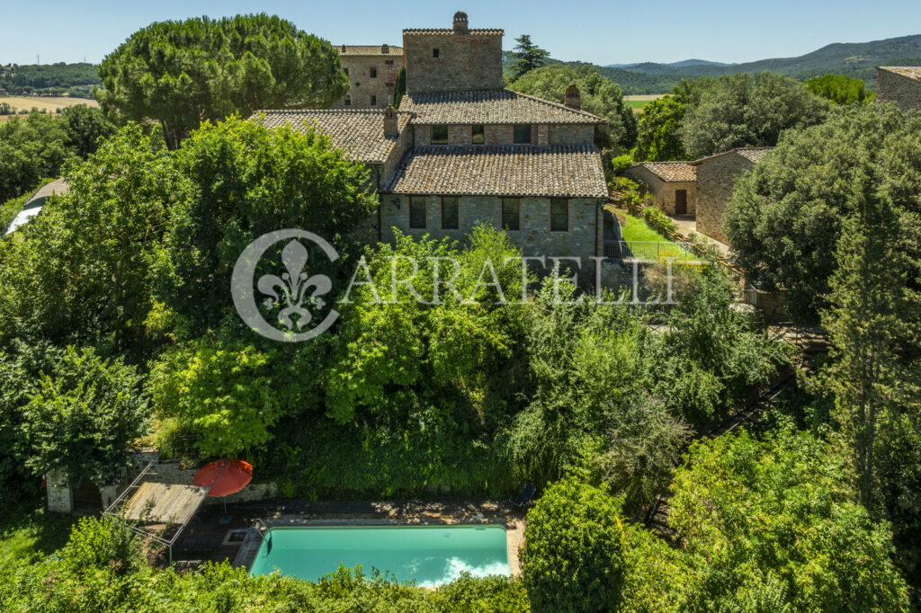 Marsciano, hamlet with castle, pools and land