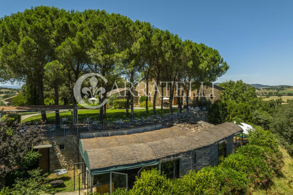 Marsciano, hamlet with castle, pools and land