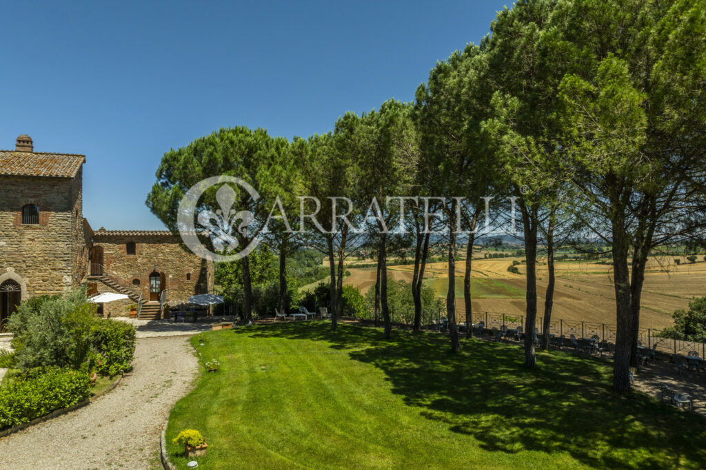 Marsciano, hamlet with castle, pools and land