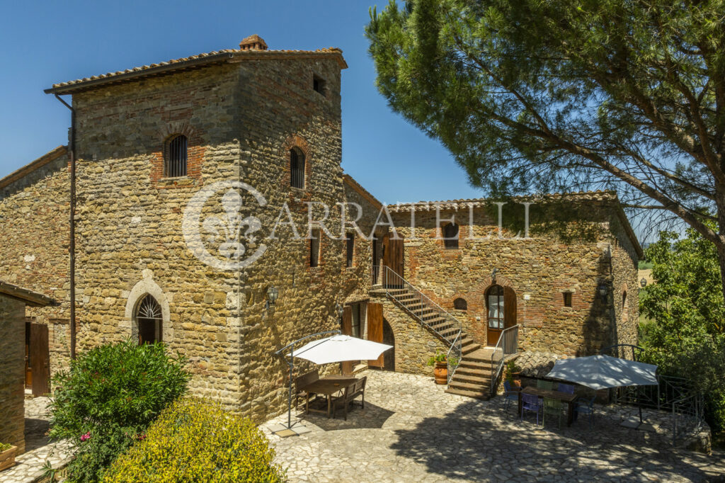 Marsciano, hamlet with castle, pools and land