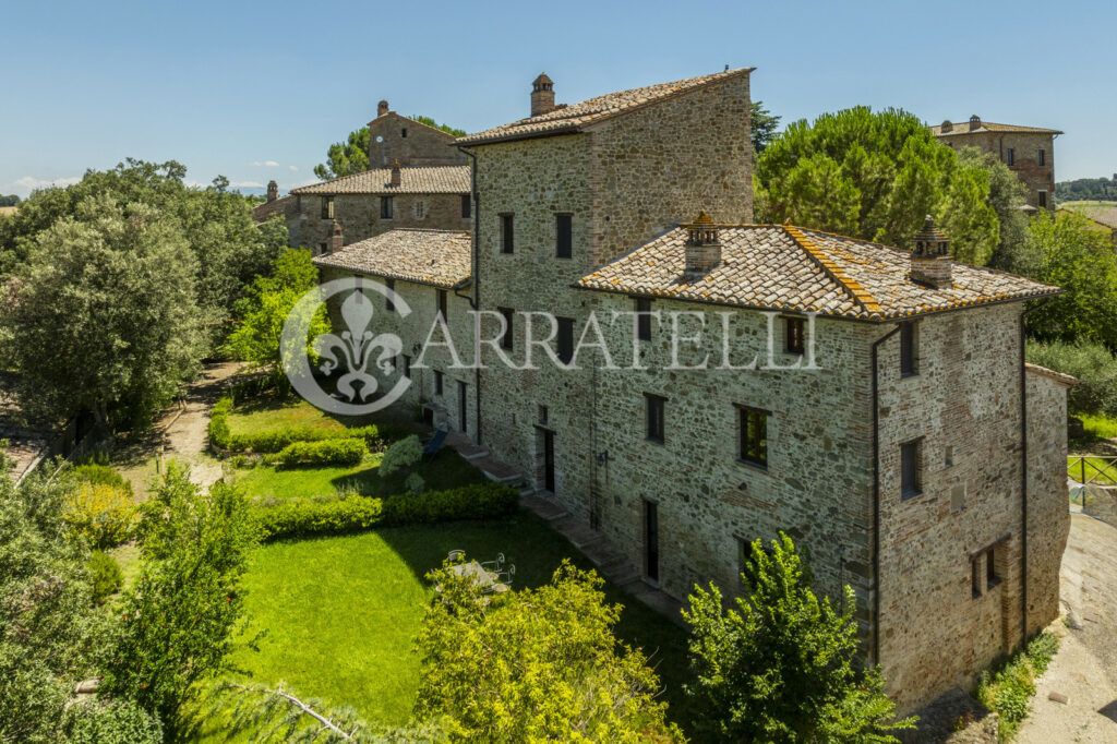 Marsciano, hamlet with castle, pools and land