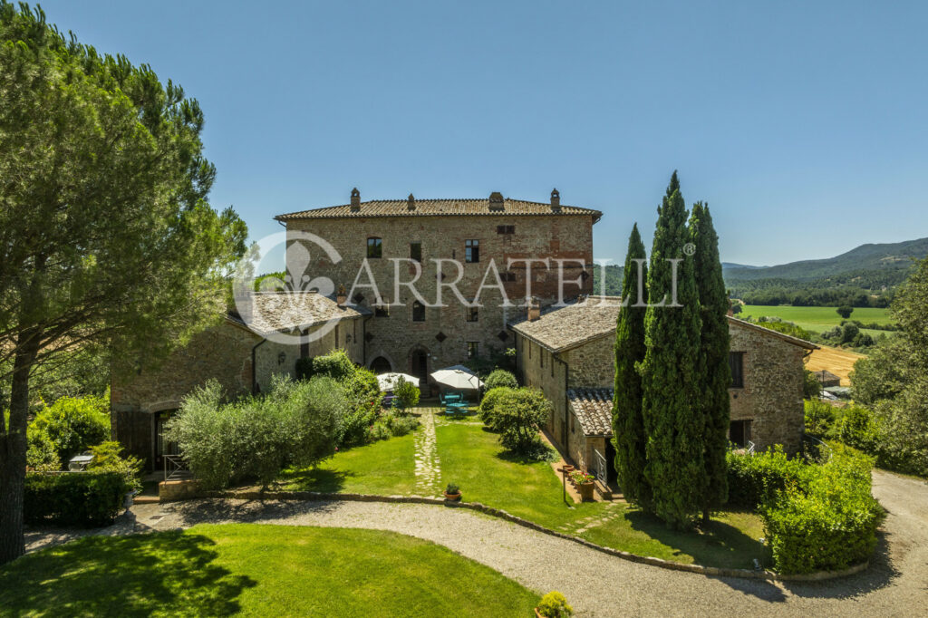 Marsciano, hamlet with castle, pools and land