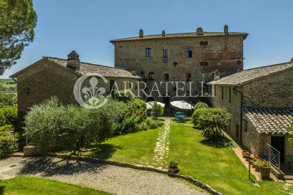 Marsciano, hamlet with castle, pools and land