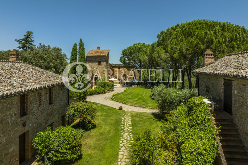 Marsciano, hamlet with castle, pools and land