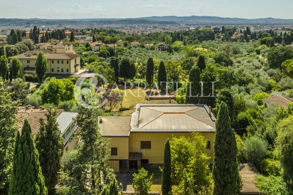 Exclusive villa to be renovated in Florence