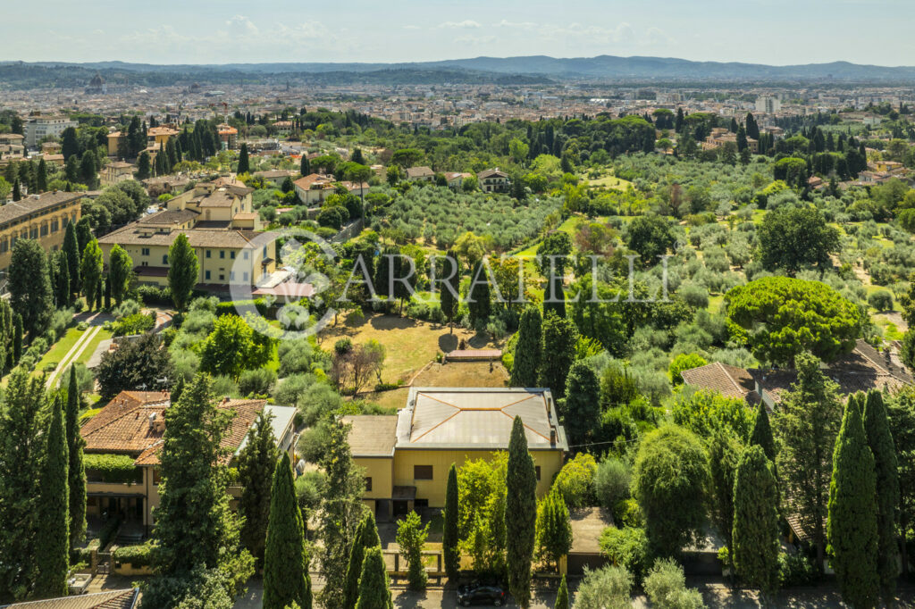 Exclusive villa to be renovated in Florence