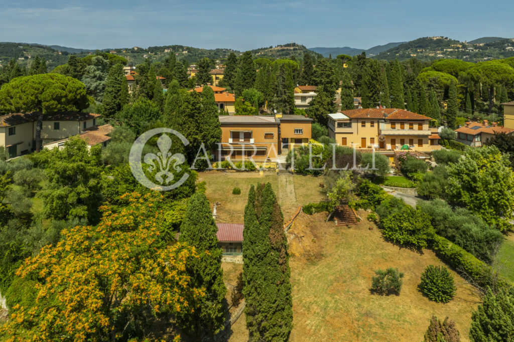 Exclusive villa to be renovated in Florence