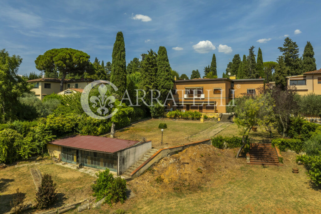 Exclusive villa to be renovated in Florence