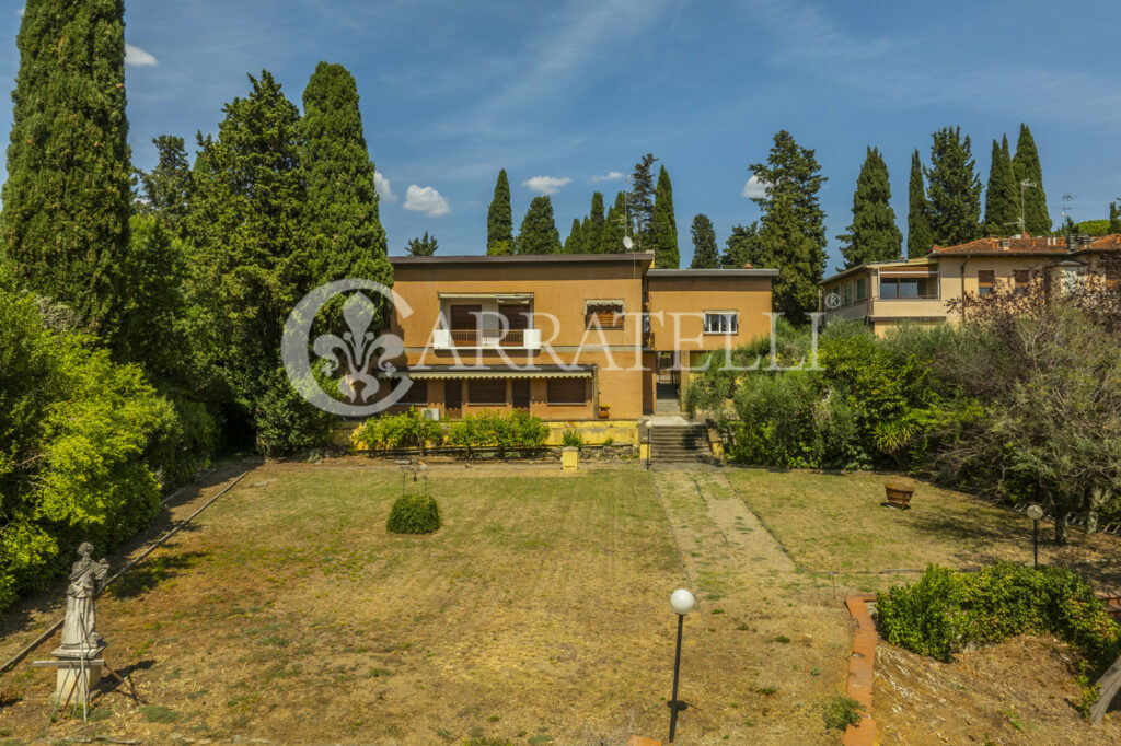 Exclusive villa to be renovated in Florence