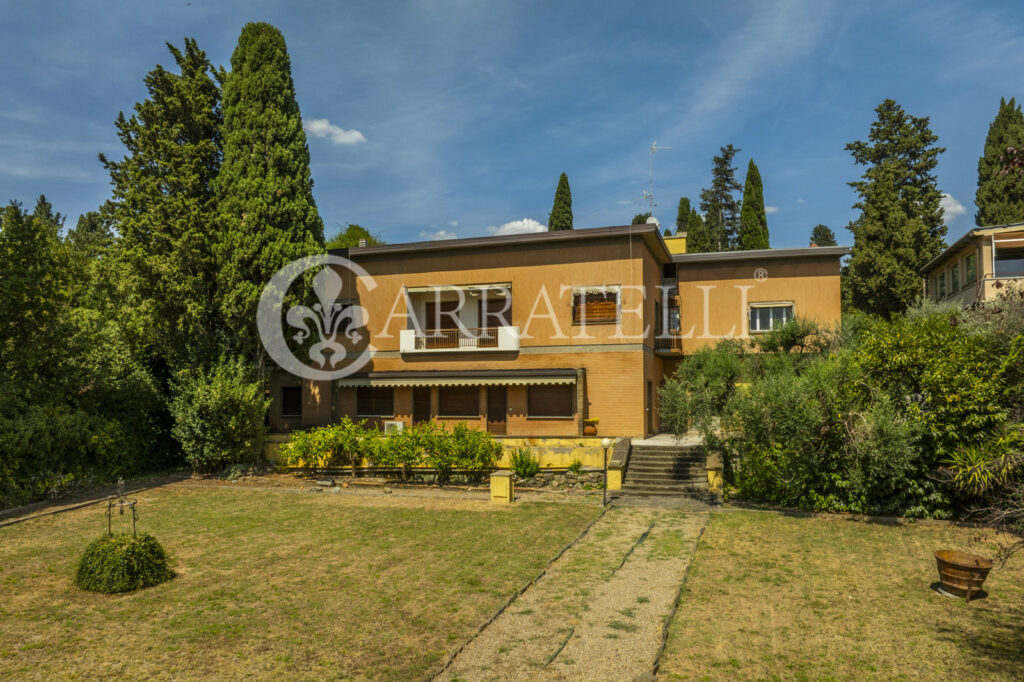 Exclusive villa to be renovated in Florence