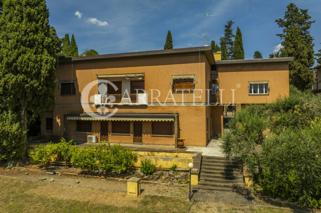 Exclusive villa to be renovated in Florence