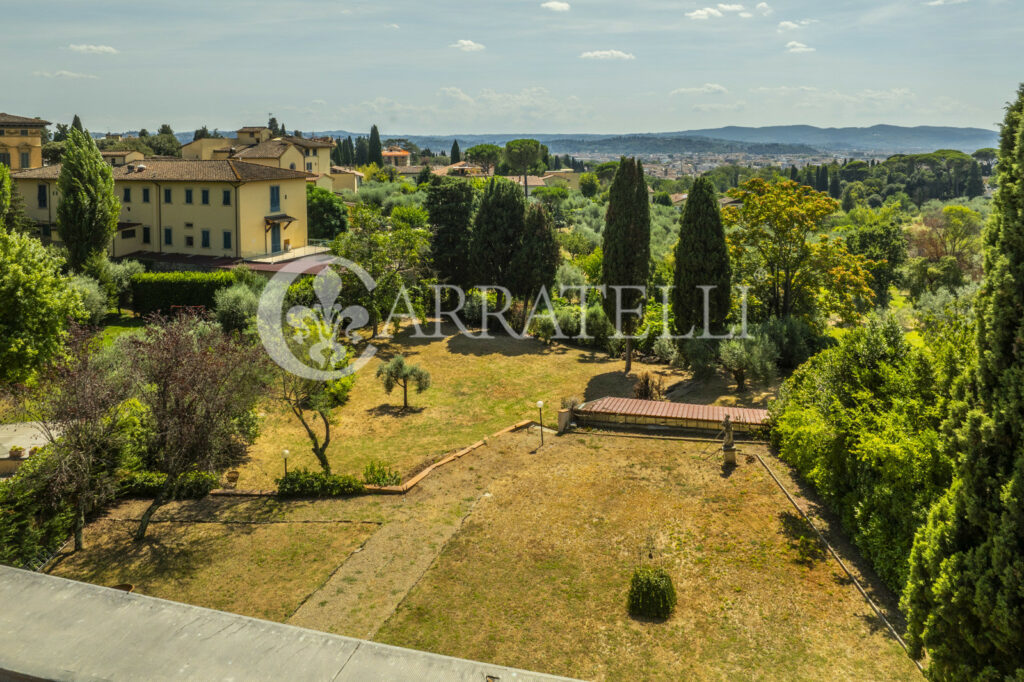 Exclusive villa to be renovated in Florence