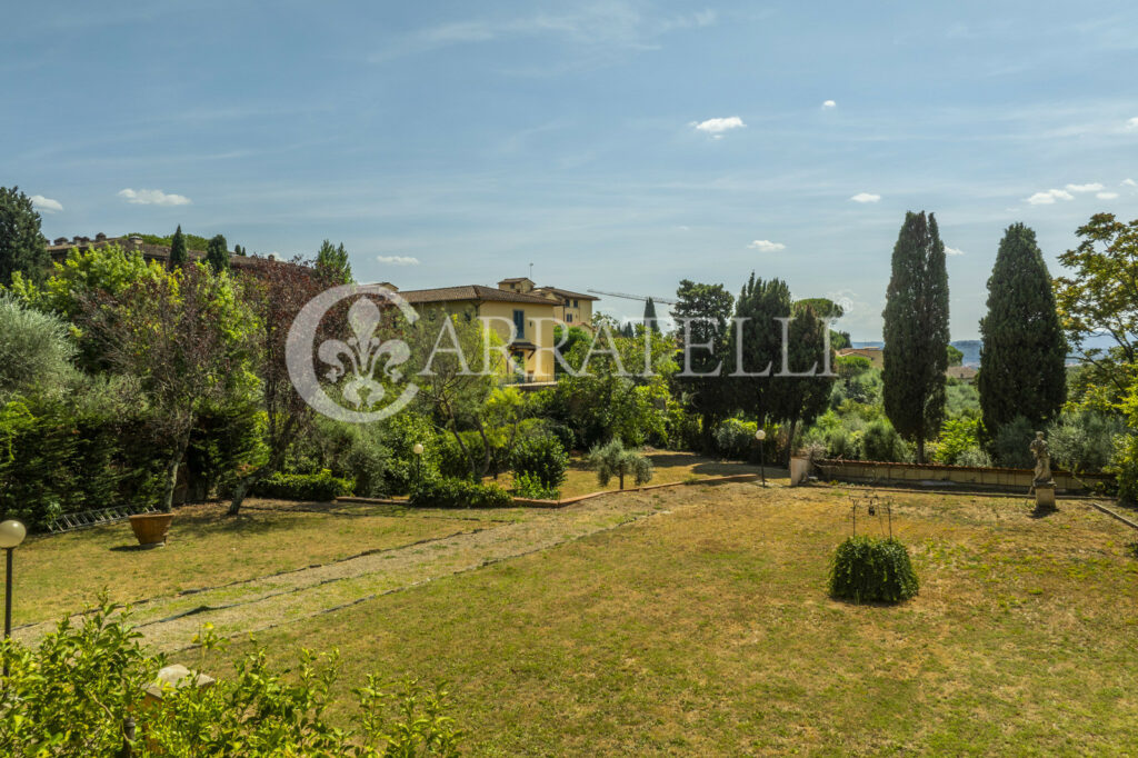 Exclusive villa to be renovated in Florence