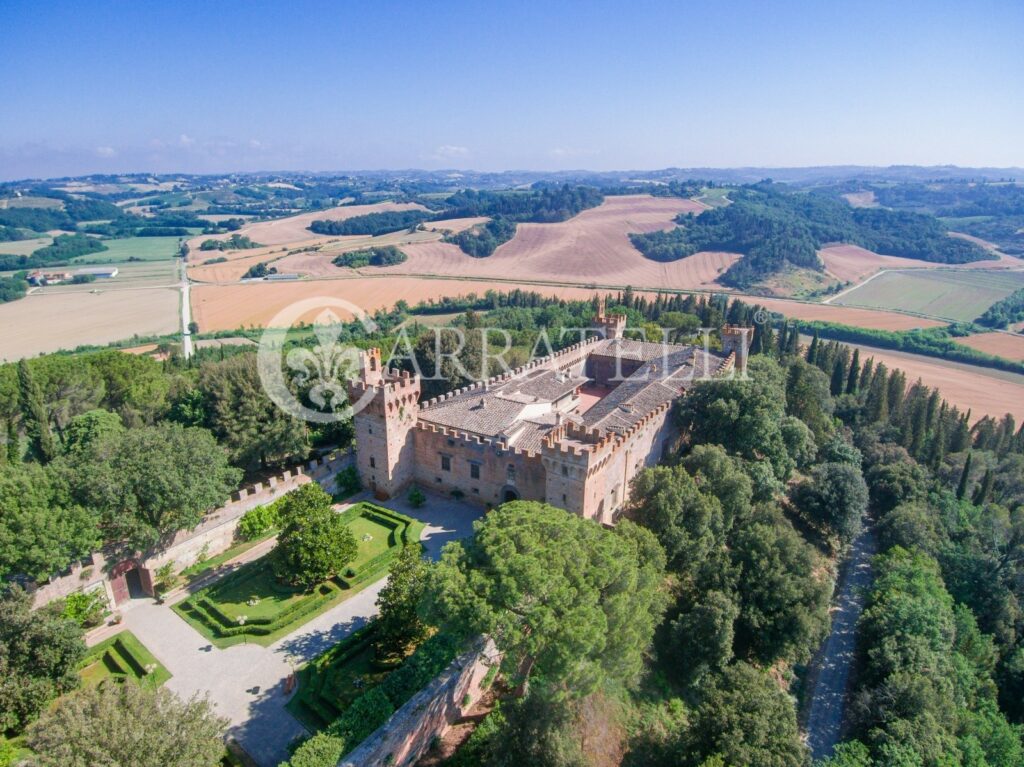 Luxurious real estate complex in the heart of Tuscany