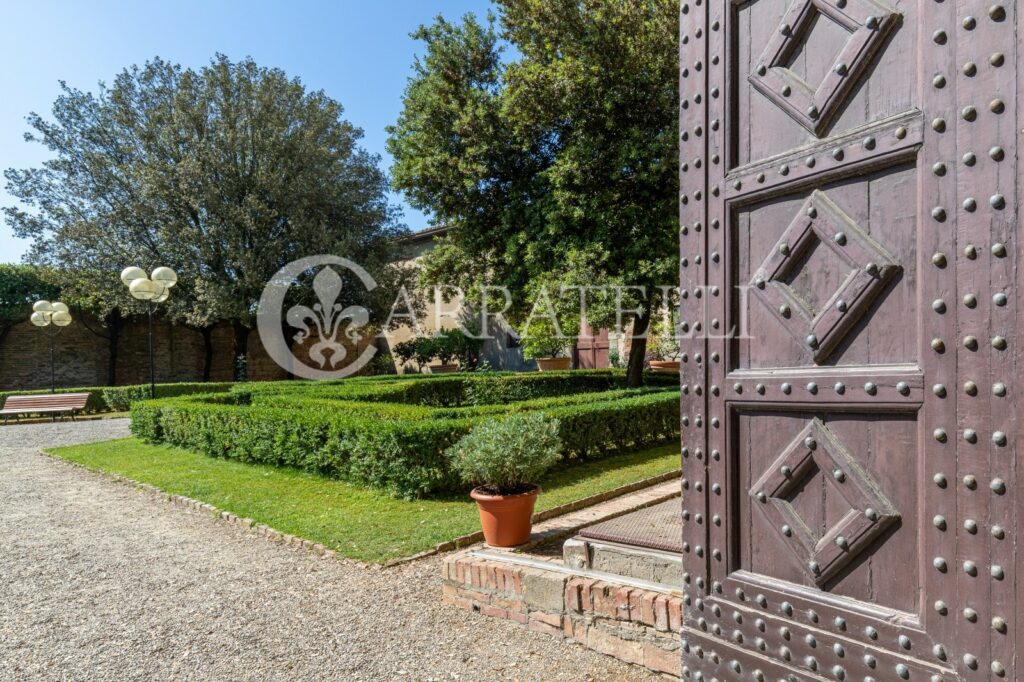 Luxurious real estate complex in the heart of Tuscany