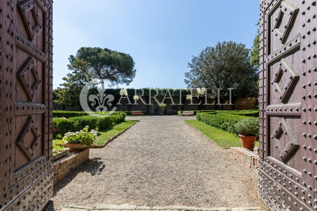 Luxurious real estate complex in the heart of Tuscany